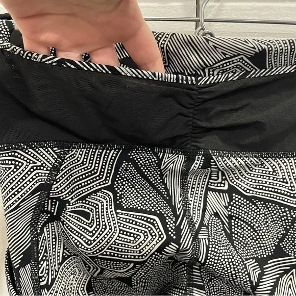 Lululemon Goal Crusher 7/8 Tight in Dottie Tribe White Black / Black - Picture 10 of 16
